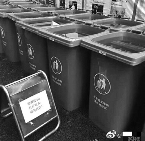 高校用垃圾桶儲水 上貼：自行取水、請勿直飲